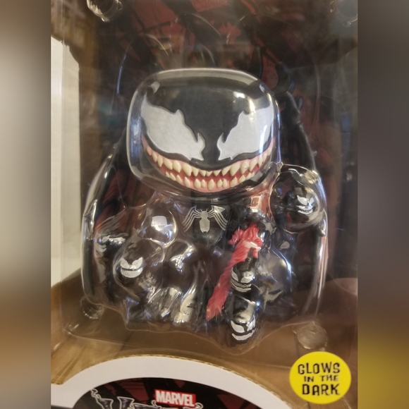 Funko pop! # 965 Marvel Deluxe Venom on Throne "Venom" GITD PIAB exclusive - Picture 8 of 8